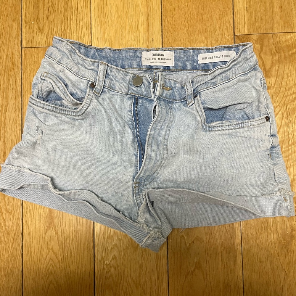 Cotton On Mid Rise Sylvie Short size US 4